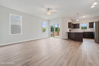 405 Blockade Shl Ln in Jacksonville, NC - Building Photo - Building Photo