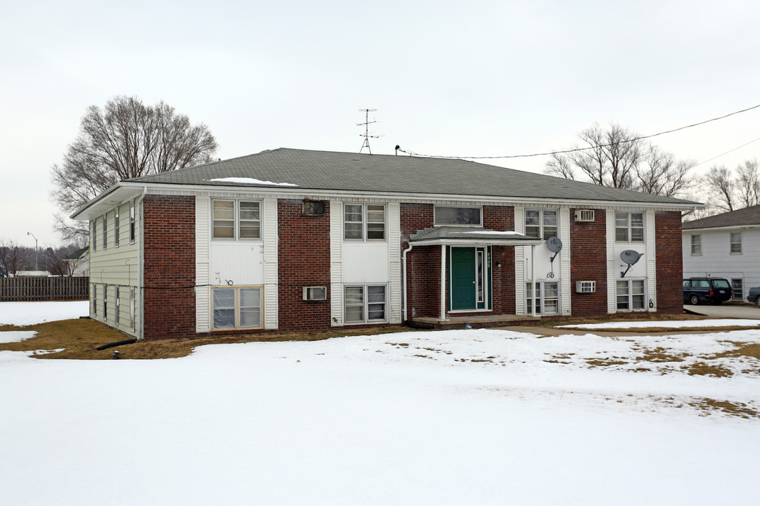 4755 NW 62nd Ave in Johnston, IA - Building Photo