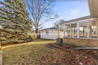 9284 Jerome in Redford Township, MI - Foto de edificio - Building Photo