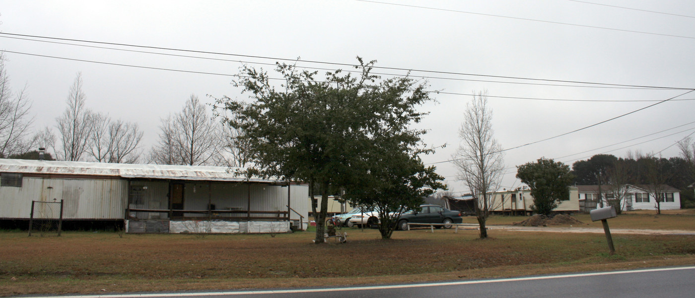 4383 Basswood Rd in Greenwood, FL - Building Photo