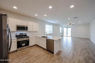 17341 W Smoketree Dr in Surprise, AZ - Building Photo - Building Photo