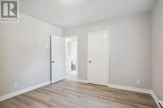 2320 Hixon St in Oakville, ON - Building Photo - Building Photo