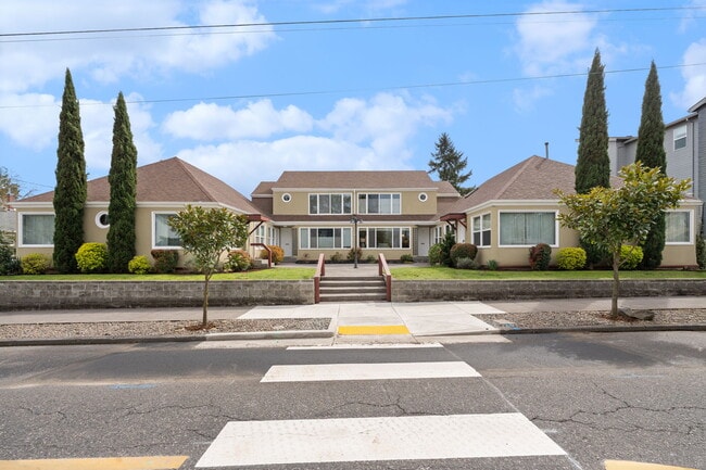 2438 NE Killingsworth St., Unit 4 in Portland, OR - Foto de edificio - Building Photo