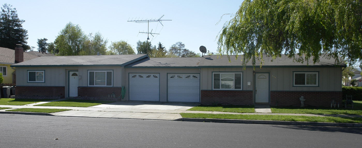 2123-2127 Elm St in Livermore, CA - Building Photo