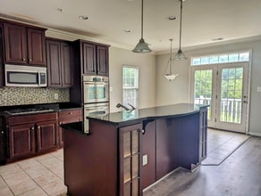 2613 Eastbourne Dr in Leesylvania, VA - Building Photo - Building Photo