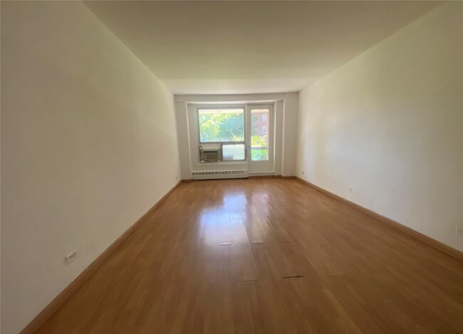 98-05-9863 63rd Rd in Forest Hills, NY - Building Photo - Building Photo