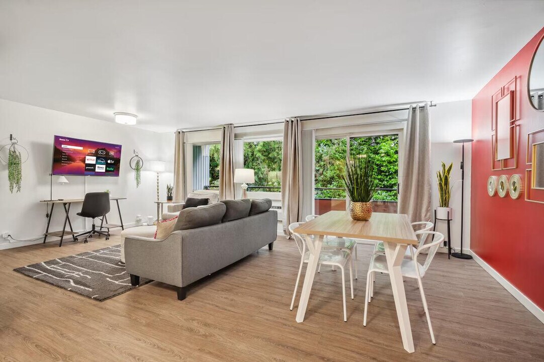 436 102nd Ave SE in Bellevue, WA - Building Photo