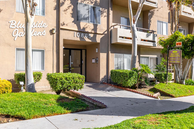 Bluffside Garden Apartments in Studio City, CA - Foto de edificio - Building Photo