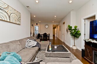 2622 N Harding Ave, Unit 2 in Chicago, IL - Building Photo - Building Photo