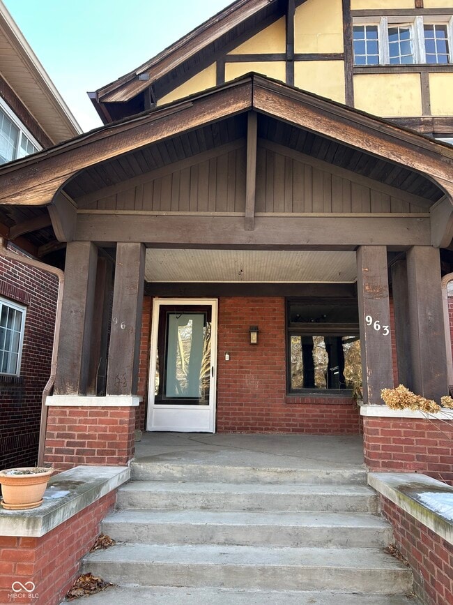 963 Woodruff Pl W Dr in Indianapolis, IN - Building Photo - Building Photo