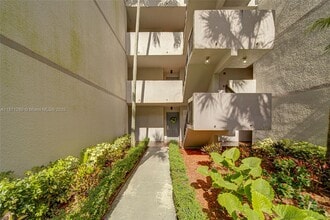 8810 SW 132nd Pl in Miami, FL - Building Photo - Building Photo
