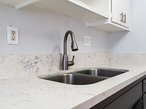 1121 Daisy Ave, Unit 06 in Long Beach, CA - Building Photo - Building Photo