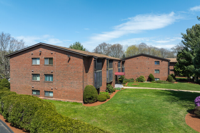 Fairway Oaks Condominiums in Brockton, MA - Building Photo - Building Photo