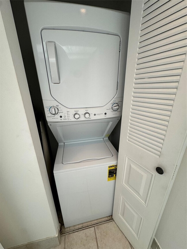 300 SW 130th Terrace in Pembroke Pines, FL - Building Photo - Building Photo