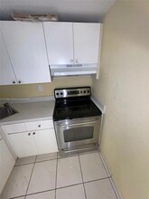 666 W 81st St, Unit 201 in Hialeah, FL - Building Photo - Building Photo