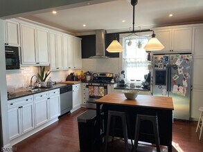 182 Morris St-Unit -B in Morristown, NJ - Building Photo - Building Photo