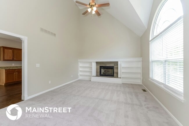 203 N Highland Dr in Raymore, MO - Building Photo - Building Photo