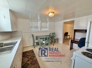 923 E Lander St in Pocatello, ID - Building Photo - Building Photo