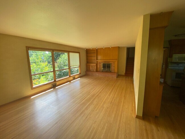 1241 E Coulee Rd in Bismarck, ND - Building Photo - Building Photo