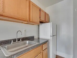 408 W Chelten Ave, Unit 3F in Philadelphia, PA - Building Photo - Building Photo