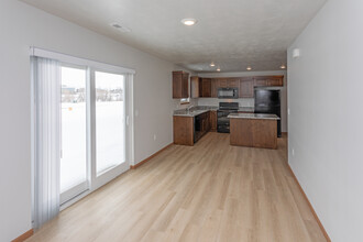 Sundance Ridge Townhomes in Sioux Falls, SD - Building Photo - Interior Photo