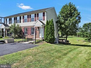 2001 Wyatt Cir in Dover, PA - Building Photo - Building Photo