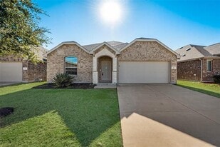 815 Evergreen St in Princeton, TX - Building Photo