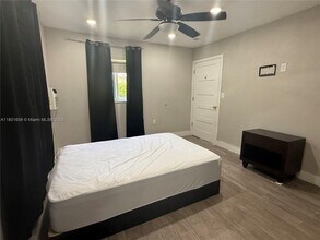 5660 Allen St in Hollywood, FL - Building Photo - Building Photo