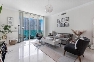 31 SE 5th St, Unit 3716 in Miami, FL - Foto de edificio - Building Photo