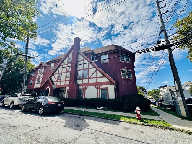property at 142 N 8th Ave