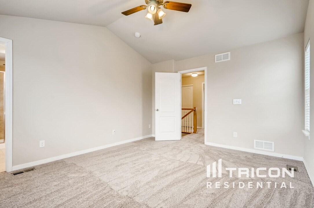 161 N Newbern Way in Aurora, CO - Foto de edificio