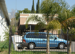 368 E 17th St in San Bernardino, CA - Foto de edificio - Building Photo