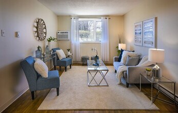 Georgetown Park Apartments in Winnipeg, MB - Building Photo - Building Photo