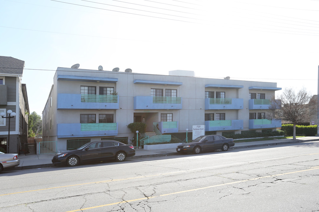 21330 Parthenia St in Canoga Park, CA - Building Photo