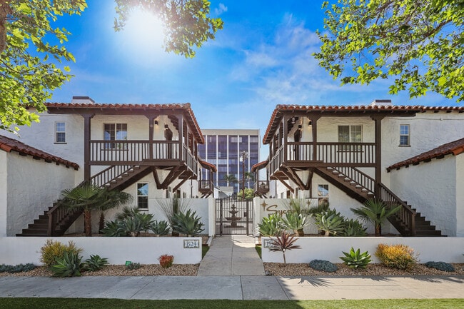 1524-1530 N Sycamore St