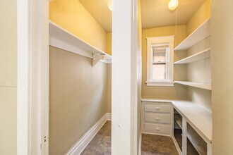 605 E Wright St, Unit Upper in Milwaukee, WI - Building Photo - Building Photo
