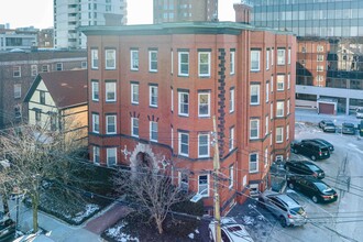 18 Centre St in Cambridge, MA - Foto de edificio - Primary Photo