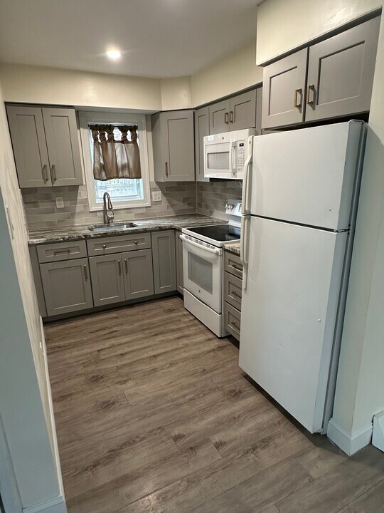 1031 Lawnton Ter, Unit 1031 Lawnton Terrace AptA in Glenolden, PA - Foto de edificio