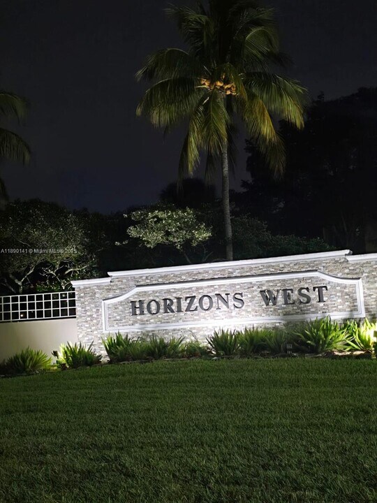 8400 SW 133rd Avenue Rd in Miami, FL - Building Photo