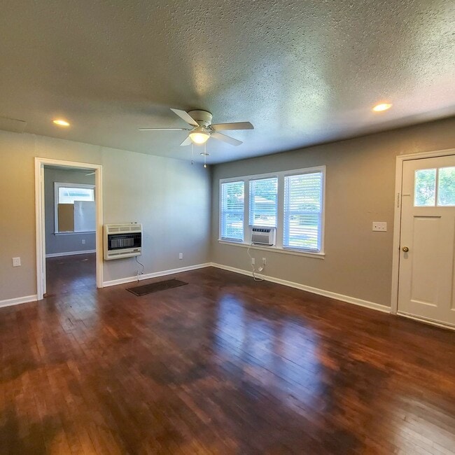 property at 1028 W Wood St