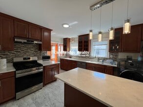 88 Fellsway E, Unit 2 in Malden, MA - Foto de edificio - Building Photo