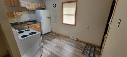 7917-7919 University Ave in Cedar Falls, IA - Building Photo - Building Photo