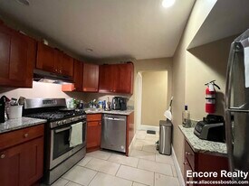 19 Thatcher St, Unit 6 in Brookline, MA - Building Photo