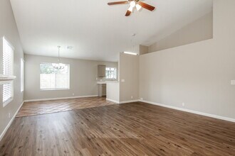 10012 N 66th Dr in Glendale, AZ - Foto de edificio - Building Photo