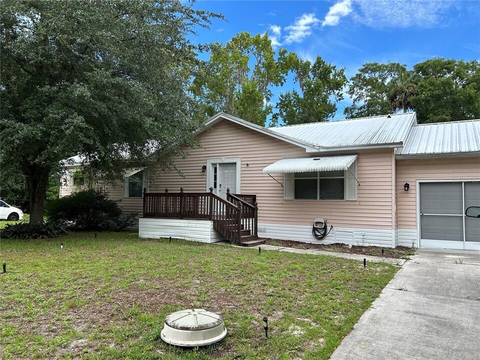 24949 Bartram Rd in Astor, FL - Building Photo