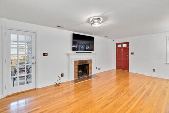 7 Evelyn Rd in Roseland, NJ - Building Photo - Building Photo