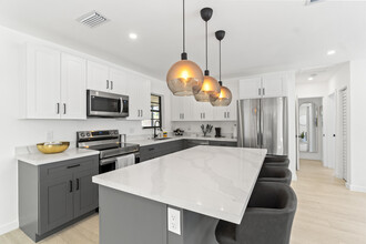 235 NE 20th St in Boca Raton, FL - Building Photo - Building Photo