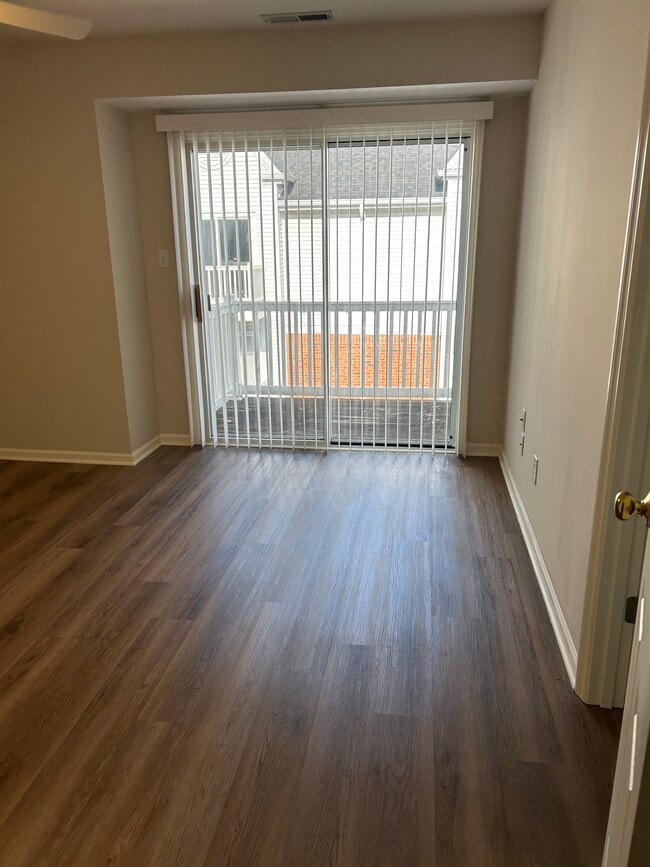 301 Clayton Crossing Pl in Ellisville, MO - Foto de edificio - Building Photo