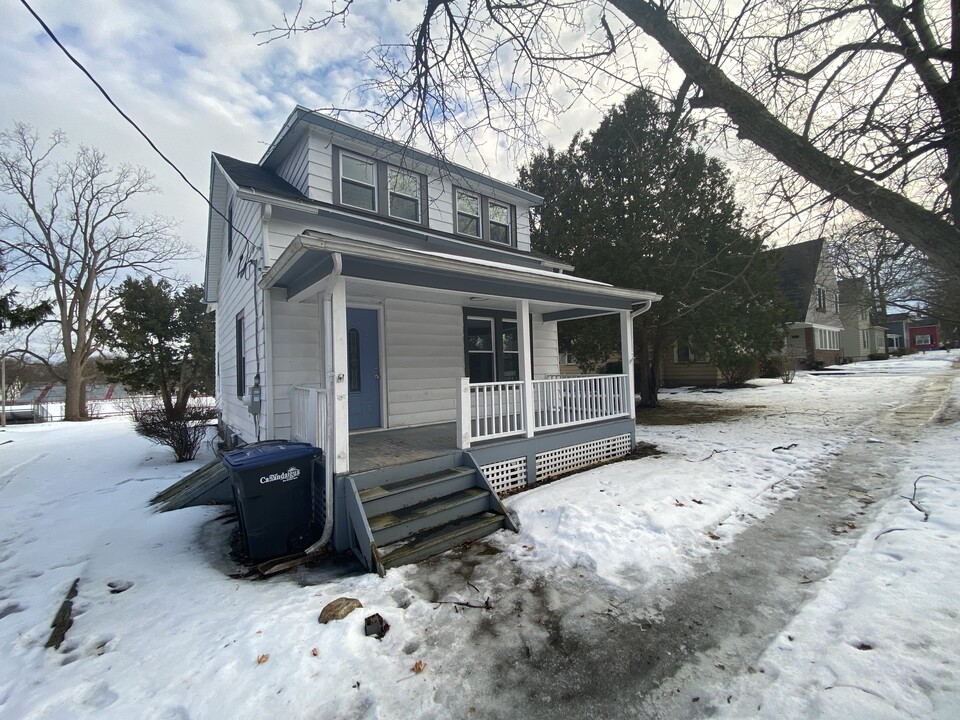 79 Granger St in Canandaigua, NY - Building Photo