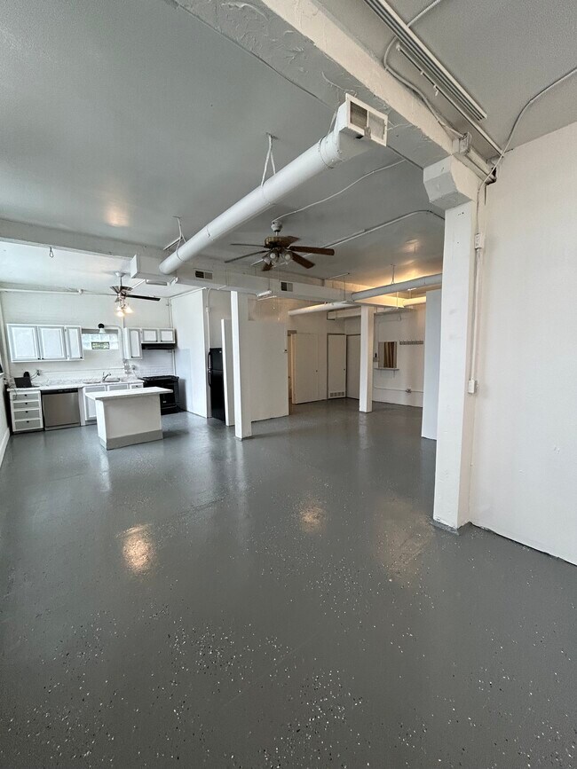 3960 W Grand River Ave in Detroit, MI - Building Photo - Building Photo